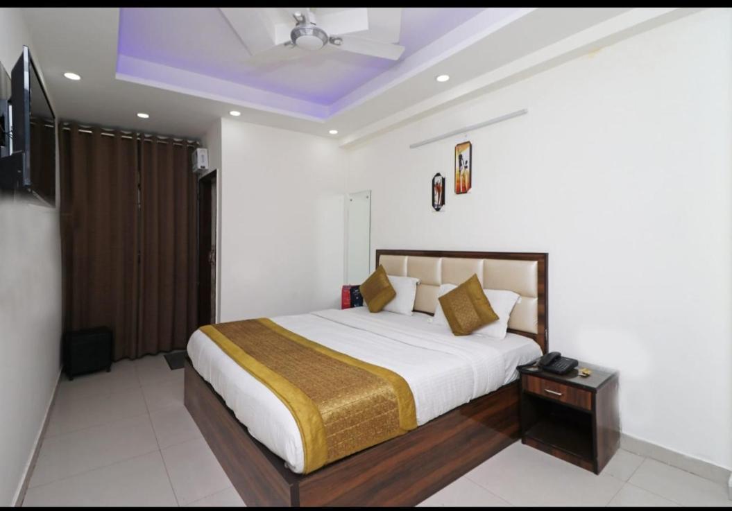 Hotel O Sweet Palace Yeni Delhi Dış mekan fotoğraf