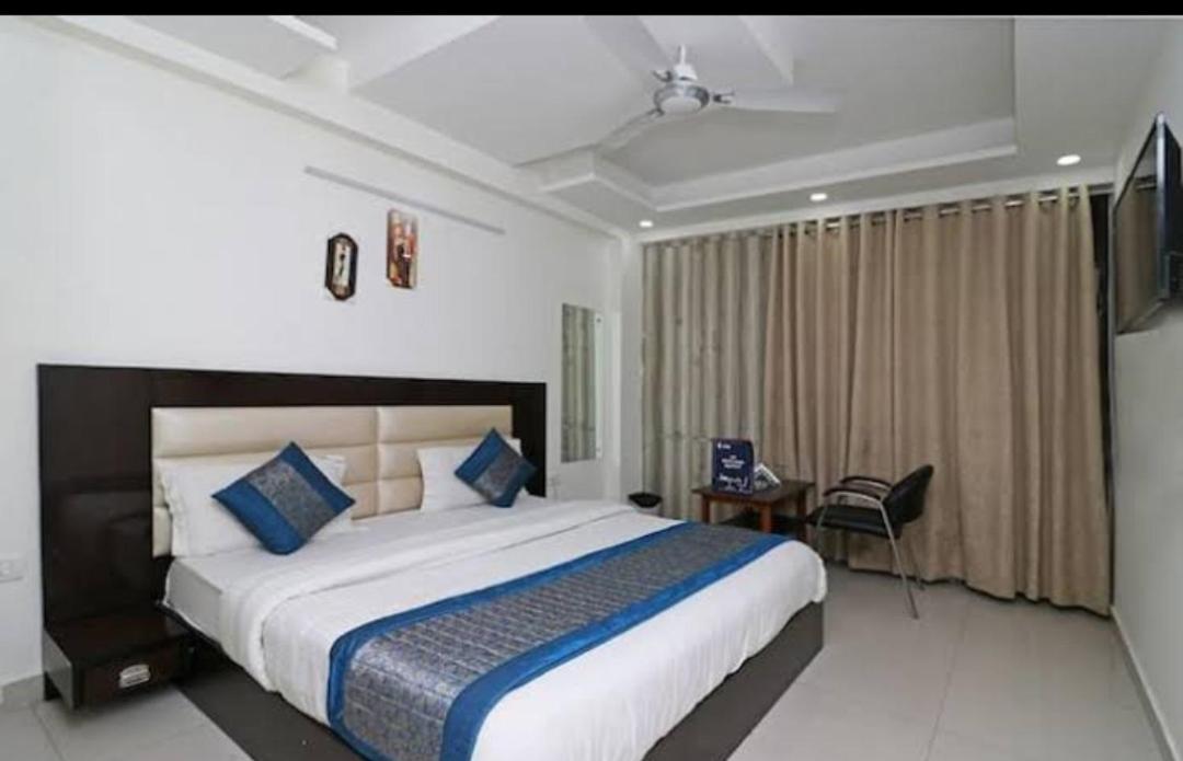 Hotel O Sweet Palace Yeni Delhi Dış mekan fotoğraf