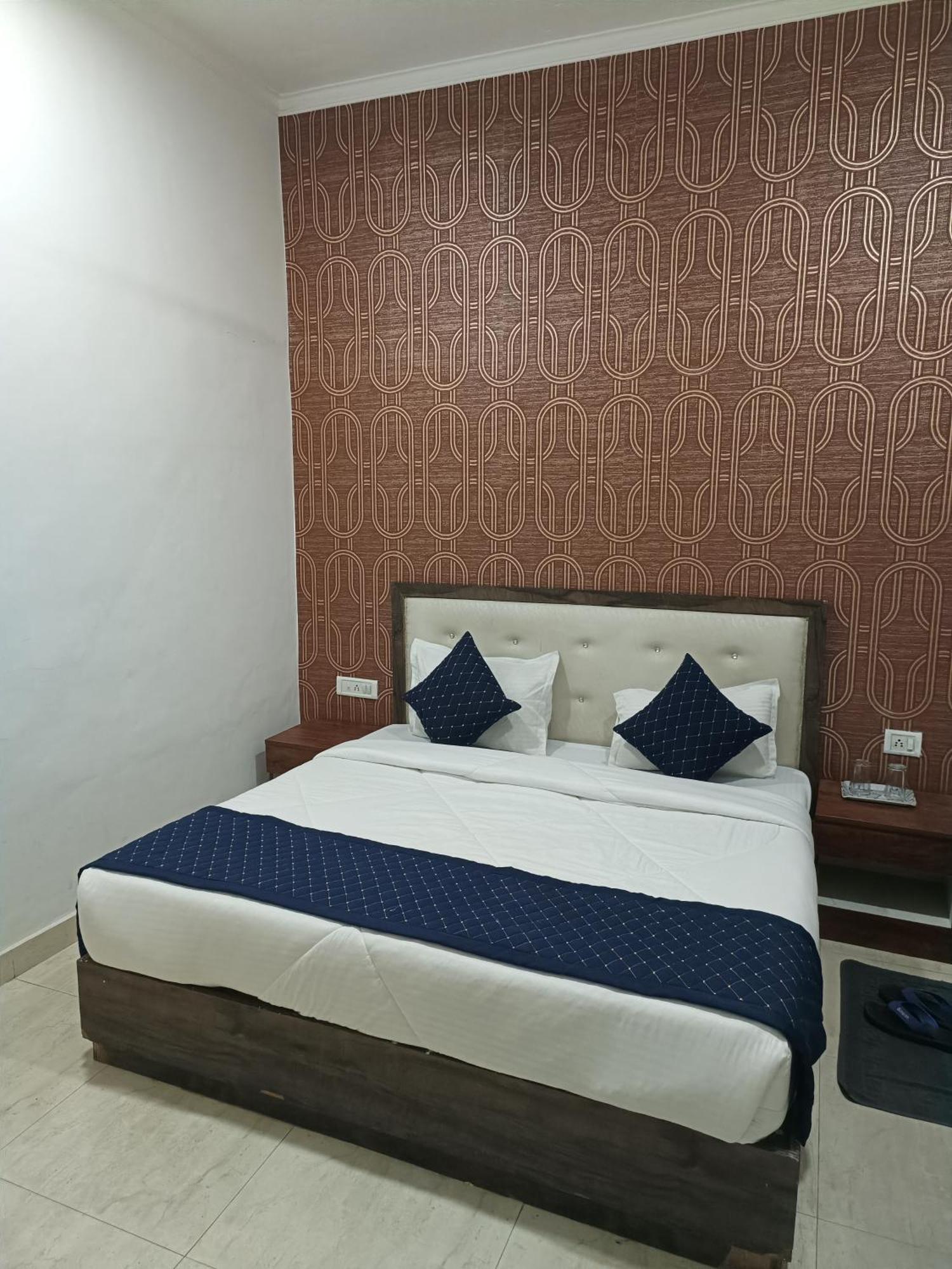 Hotel O Sweet Palace Yeni Delhi Dış mekan fotoğraf