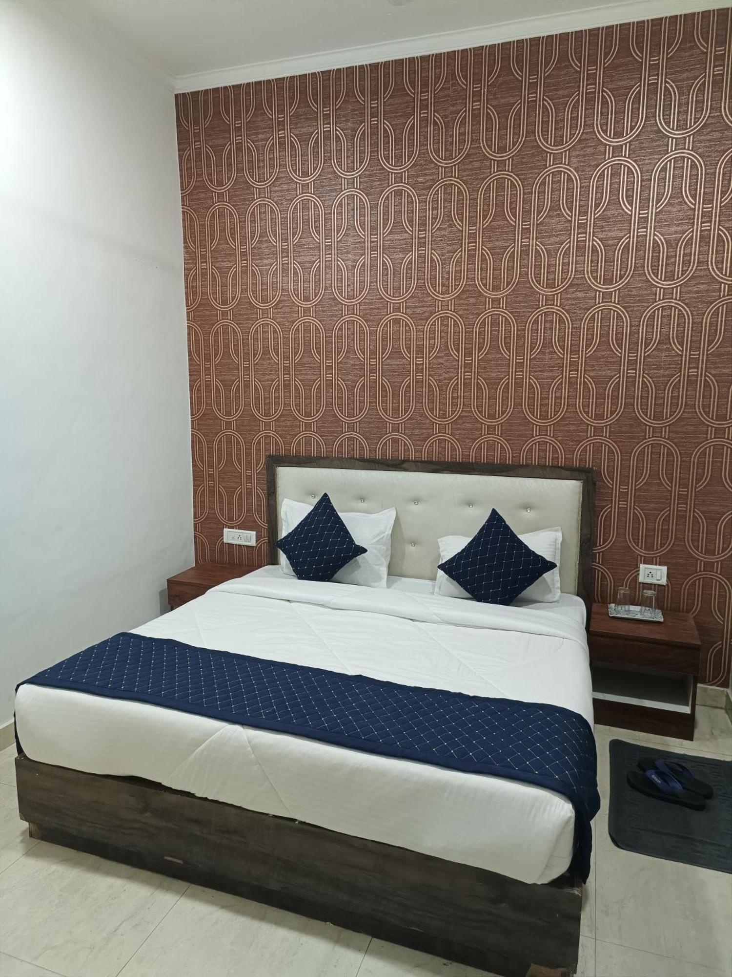 Hotel O Sweet Palace Yeni Delhi Dış mekan fotoğraf