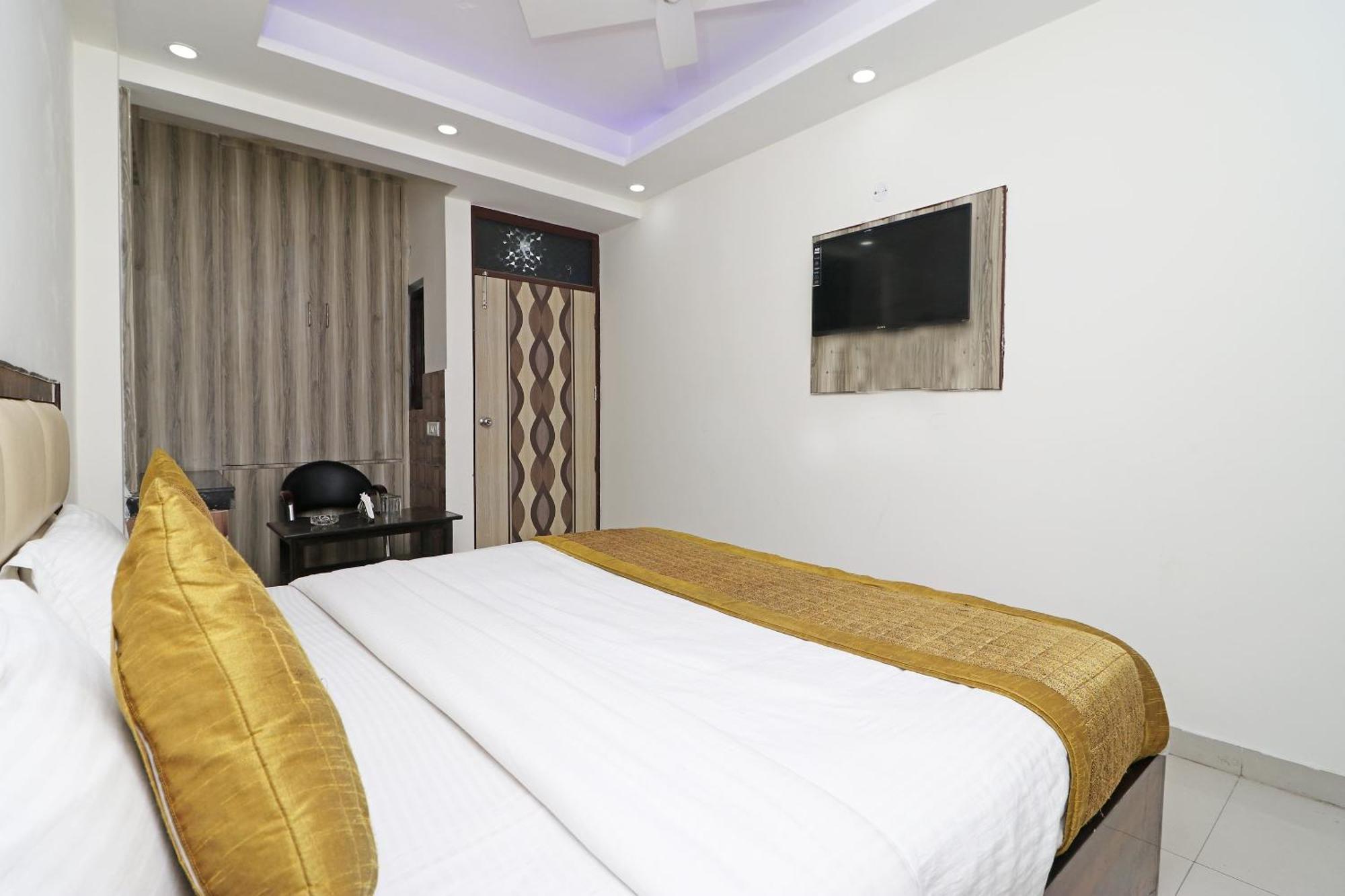 Hotel O Sweet Palace Yeni Delhi Dış mekan fotoğraf