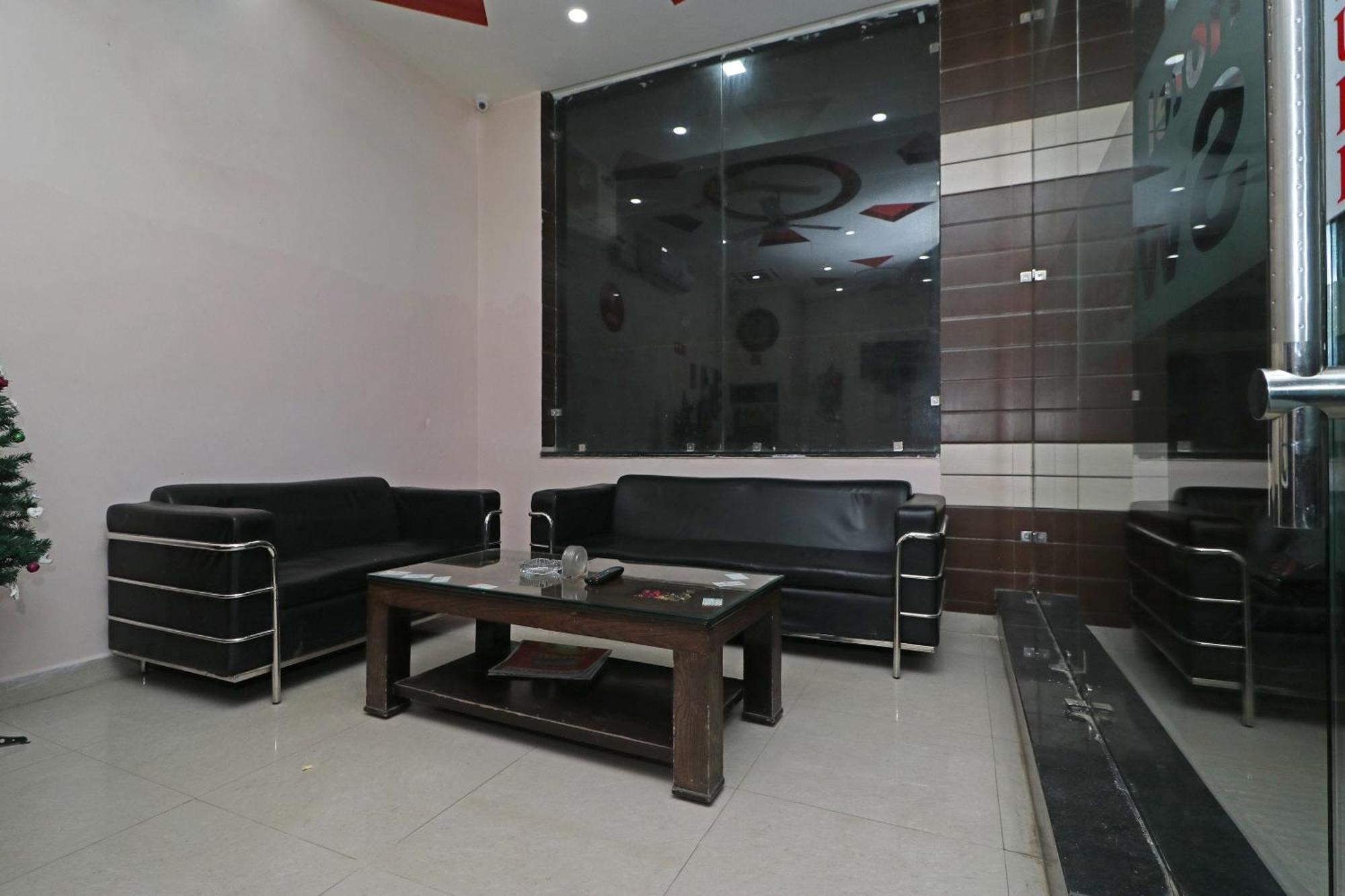 Hotel O Sweet Palace Yeni Delhi Dış mekan fotoğraf